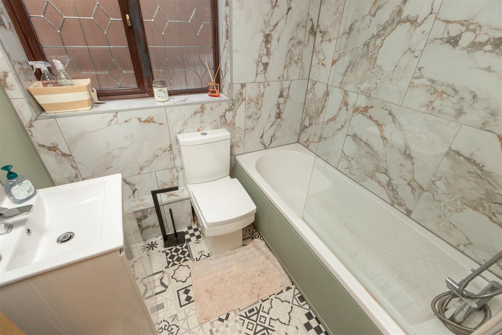 Carmarthen Road, Cwmdu, Swansea, SA5 8LL